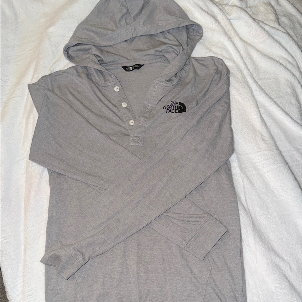 Men’s North Face long sleeve tshirt with hood size small